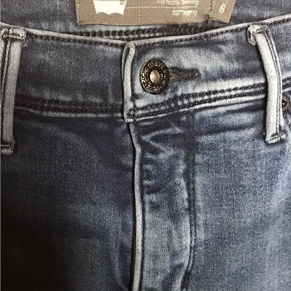 Levi Jeans Woman’s Size 6 - Picture 4 of 6